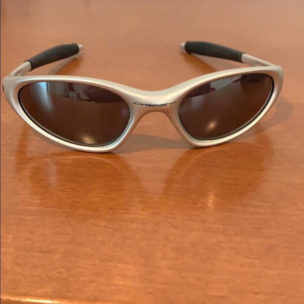 Oakley’s silver men sunglasses